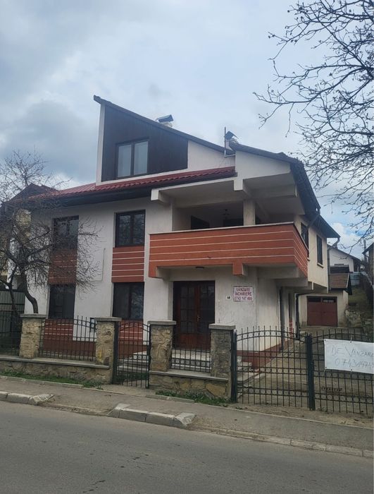 Vila cu teren si garaj