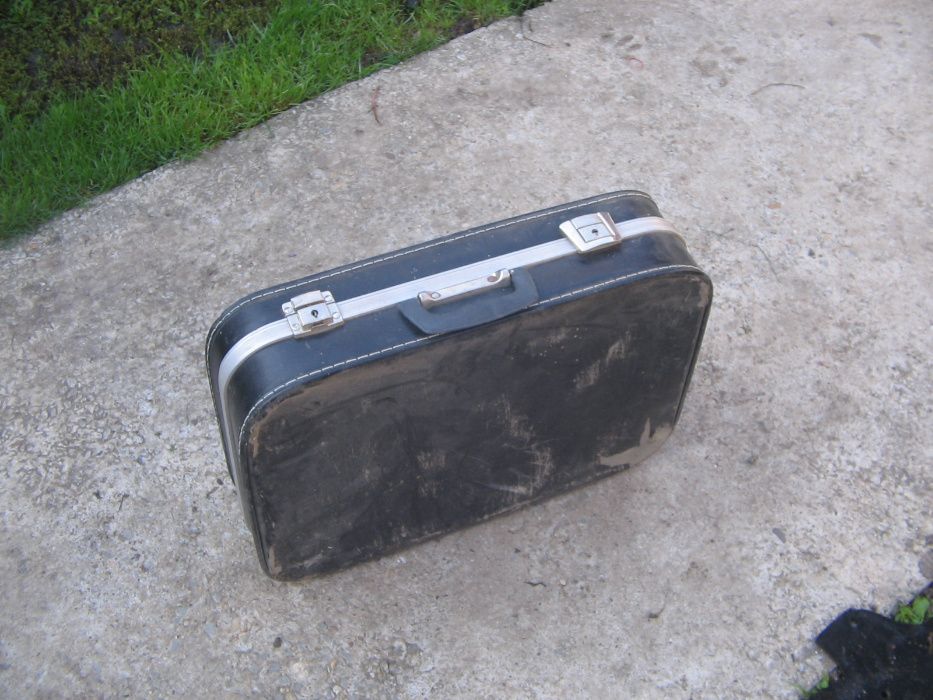 Стари куфари-здрави
