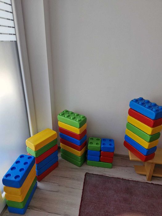 Joc de construcție cu 33 de cuburi uriașe din plastic