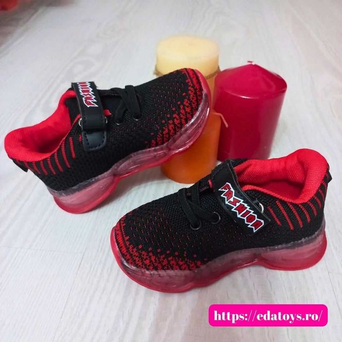 Adidasi Baieți Cu Luminite, Negri cu Rosu