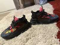 Vand adidasi versace
