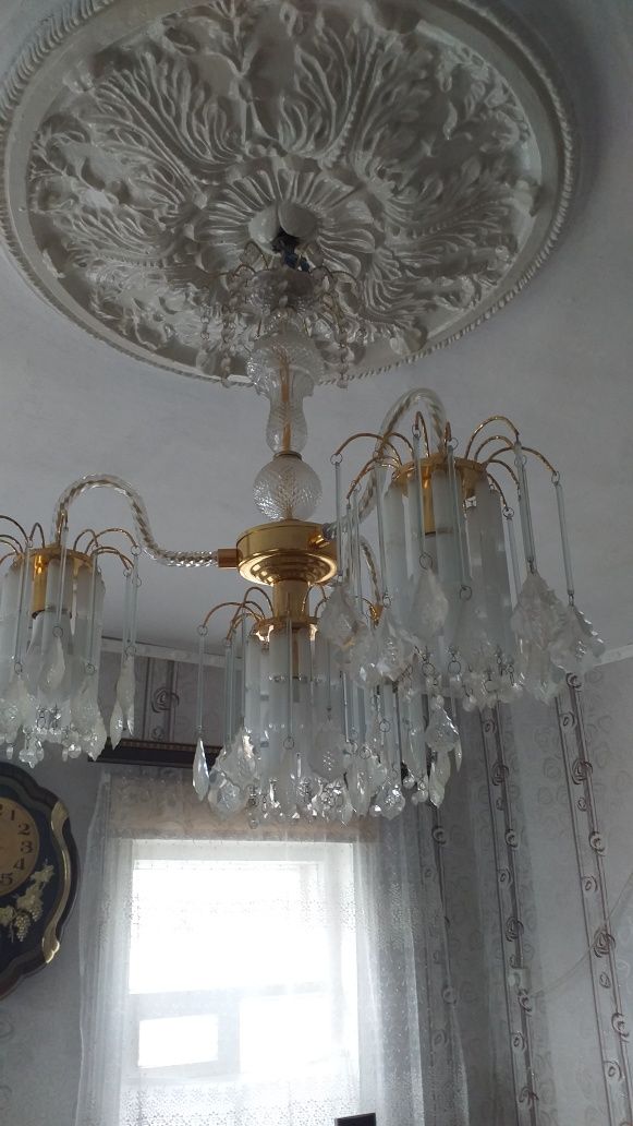 Продам люстру срочно