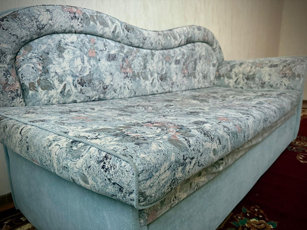 Продам диван в хорошем состоянии