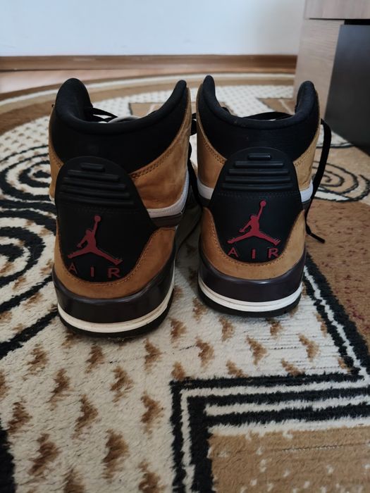 Vând Jordan legacy 312 mid
