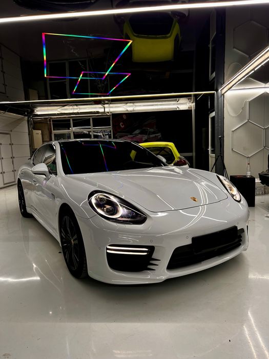 Porsche panamera GTS 2016
