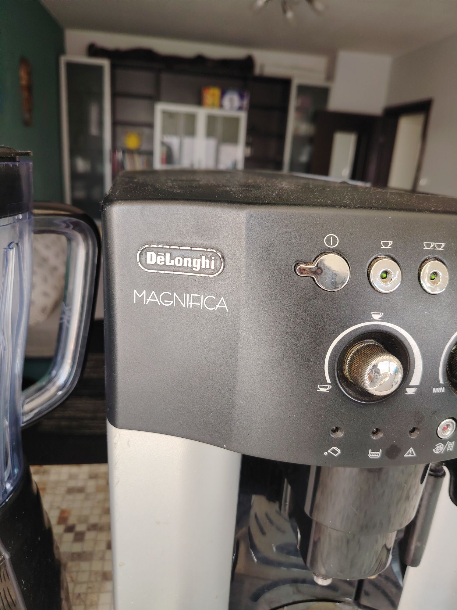 Кафемашина/автомат Delonghi magnifica