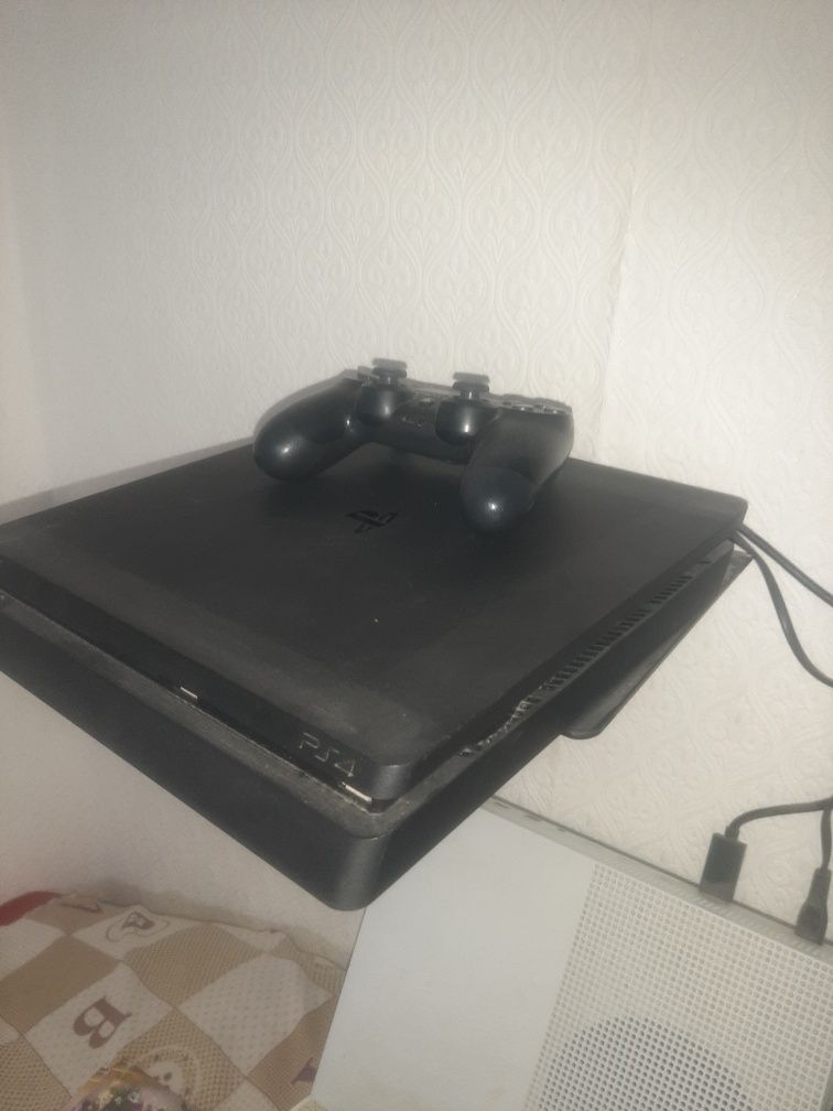 Плестейшн игровой ,PS  4