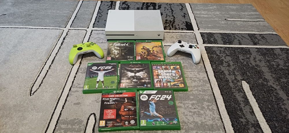 Vand consola xbox one seria s cu 2 controlere+ jocuri