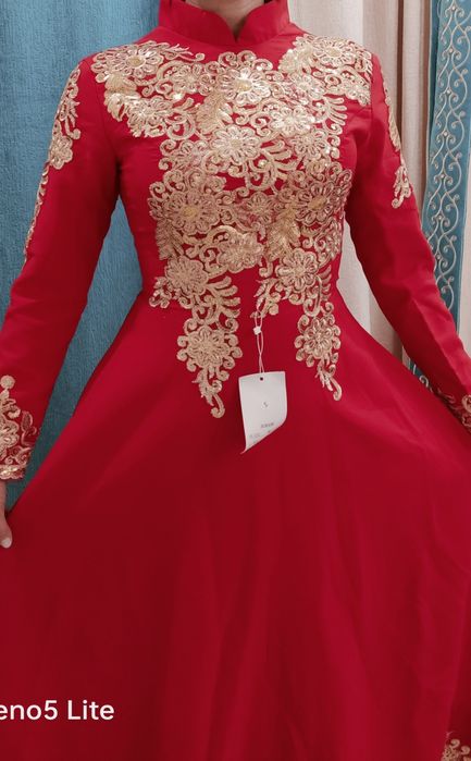 Красное, длинное,нарядное платье   .