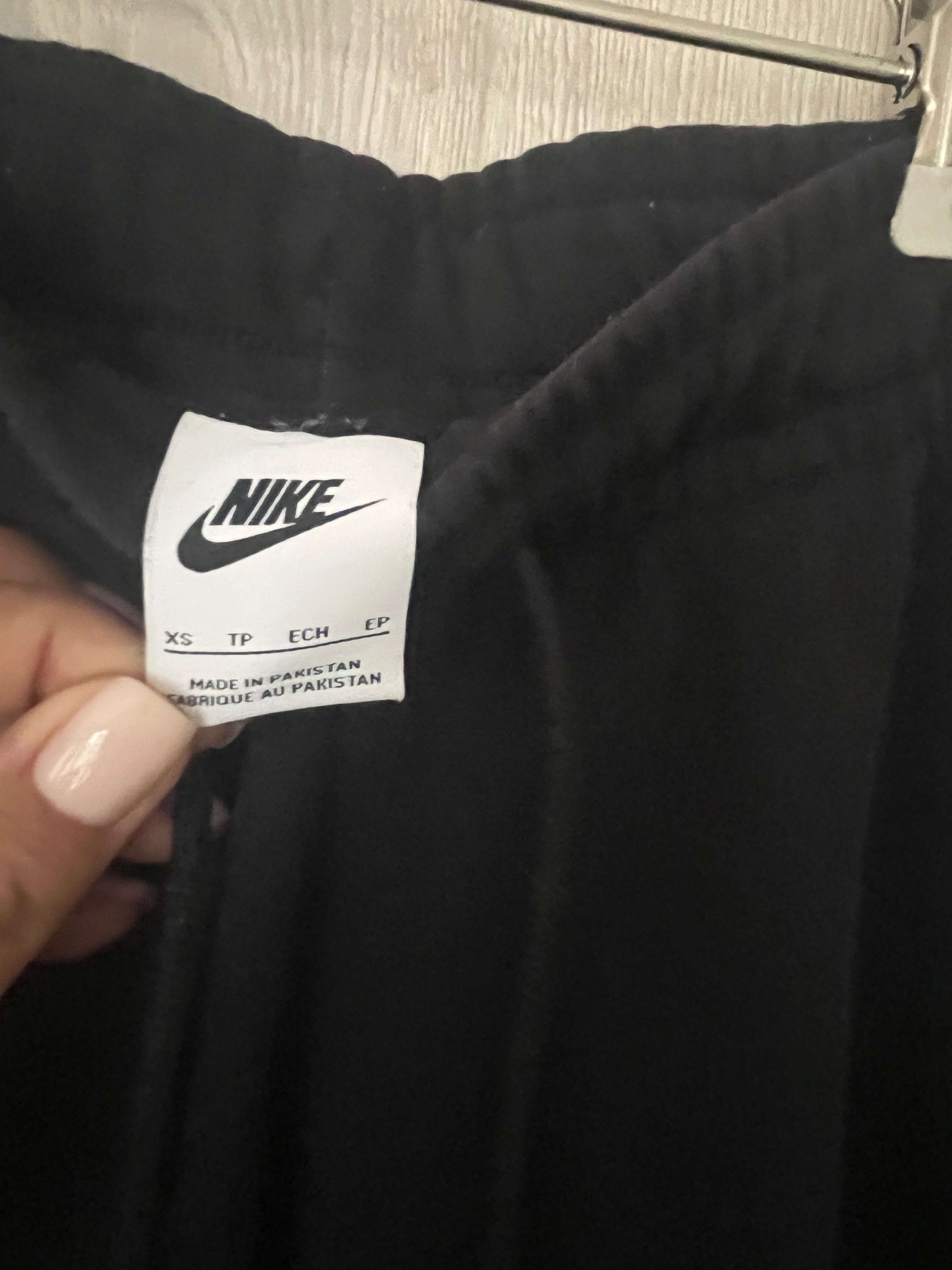 Долнище.    Nike