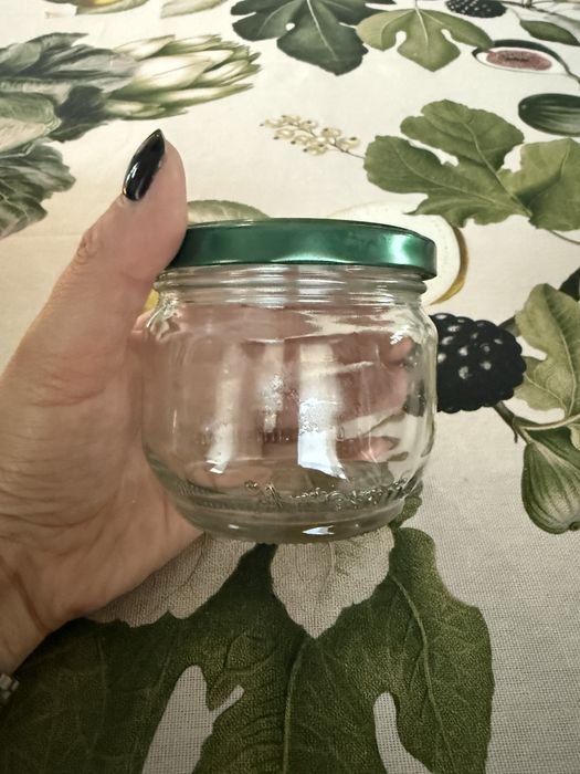 Vand 10 borcane de 200 ml