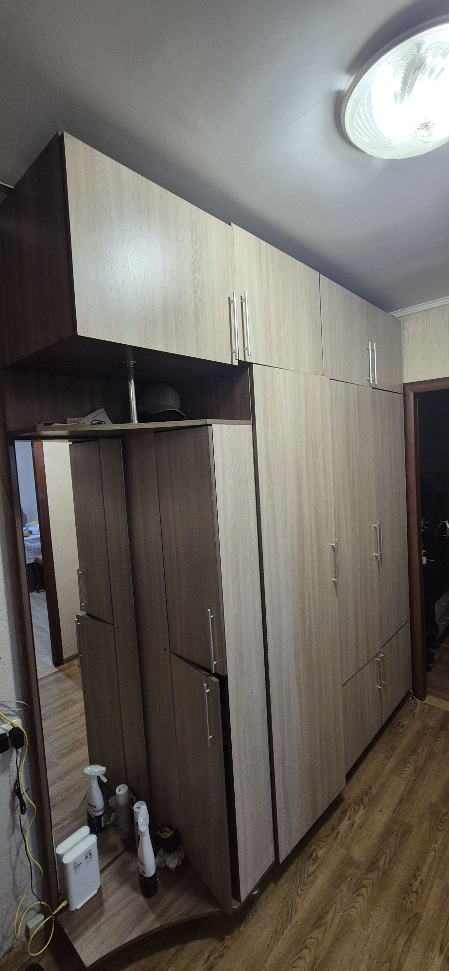 Продаётся шкаф в прихожую