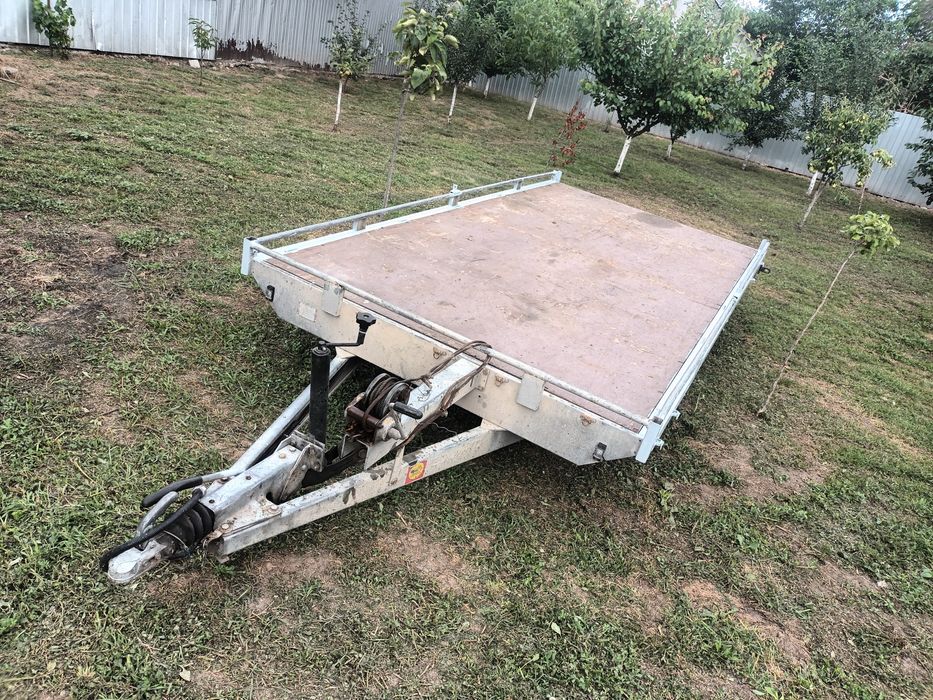 Inchiriez platforma 2700 kg