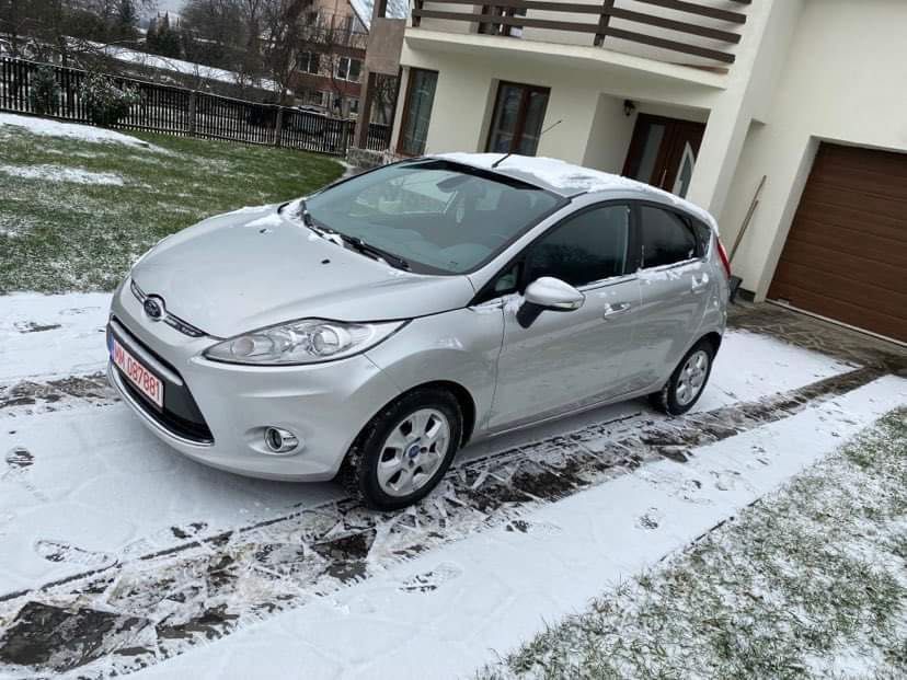 Vând Ford Fiesta