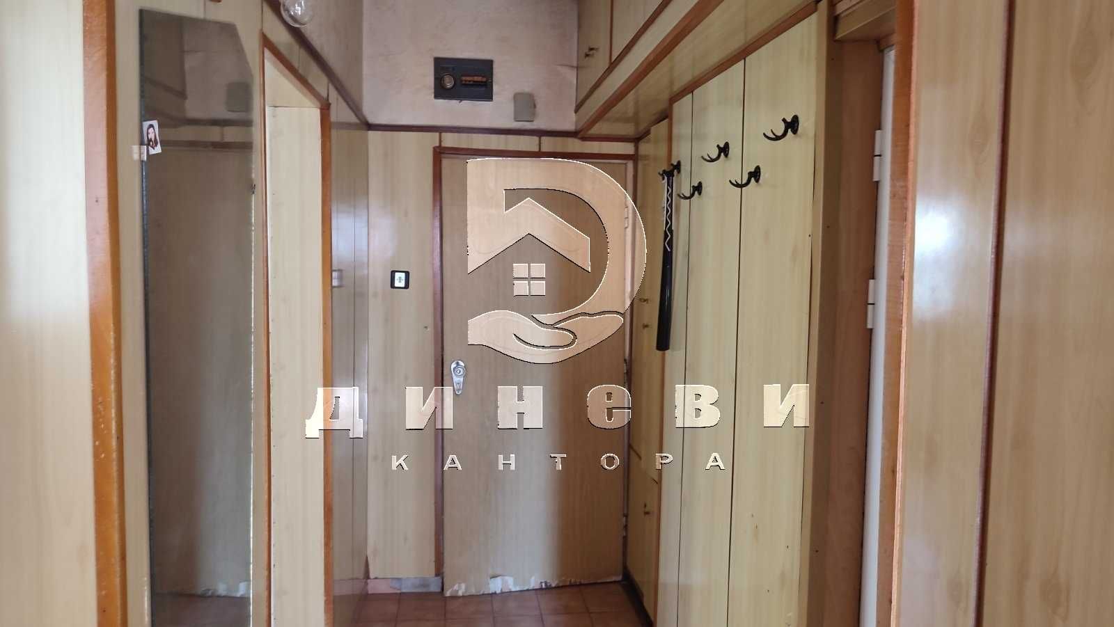 Тристаен апартамент под ДНА