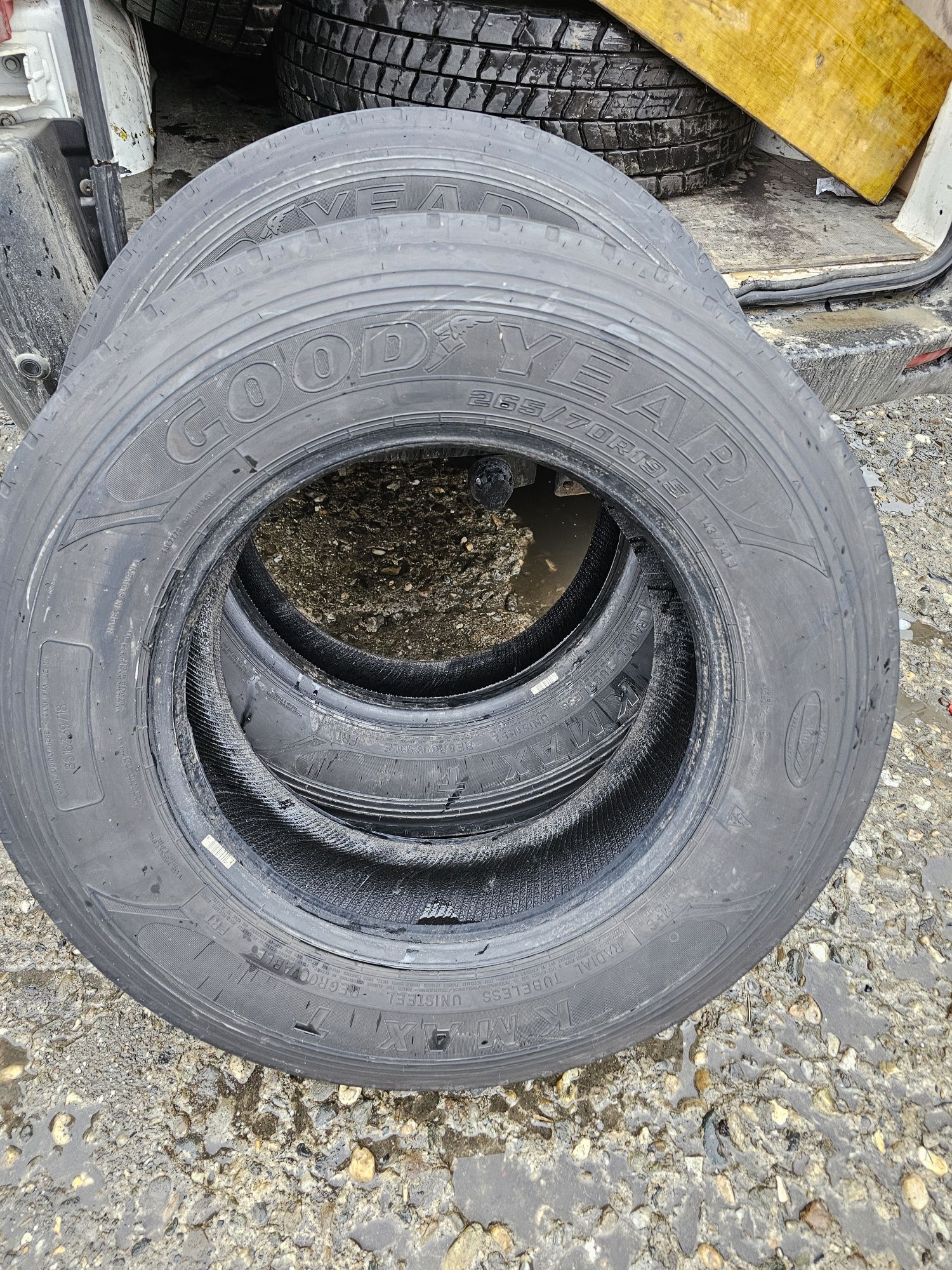 Anvelope 265  70 r19.5 Goodyear de direcție.