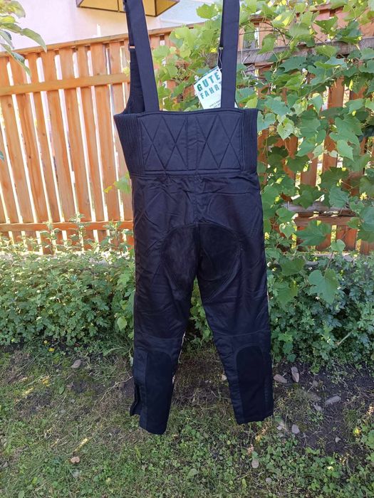 Pantaloni de motocicleata