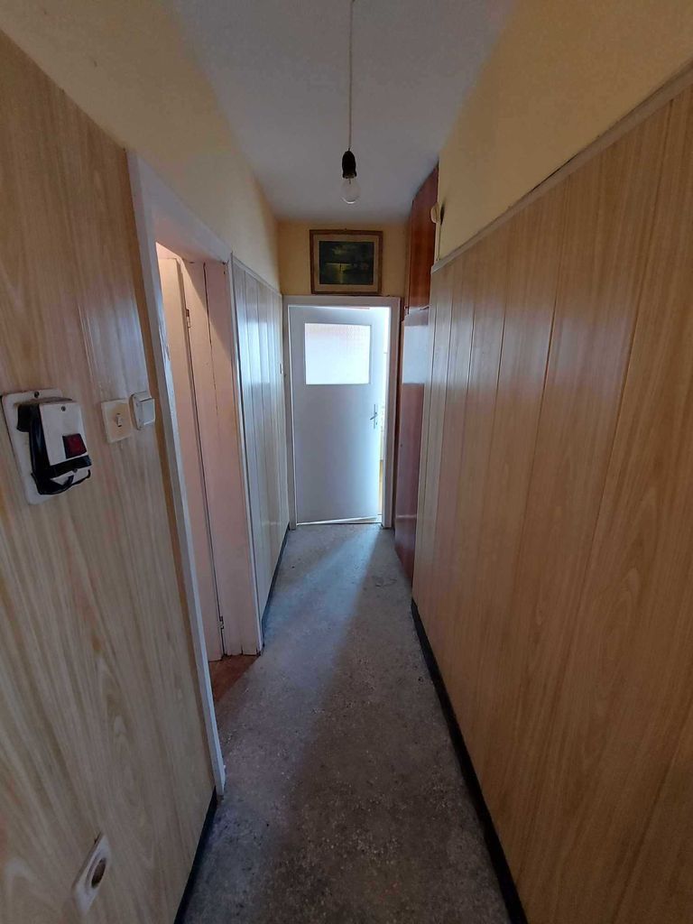 Продава се Двустаен апартамент в Омуртаг - 51 кв.м за 680 €/кв.м - Снимка #8