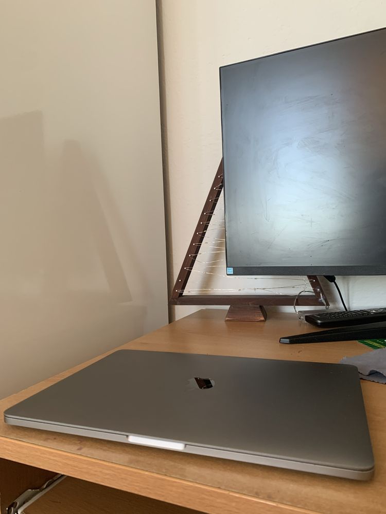 Macbook pro 2019 13.3 inch 128ssd 8ram 1.4 ghz
