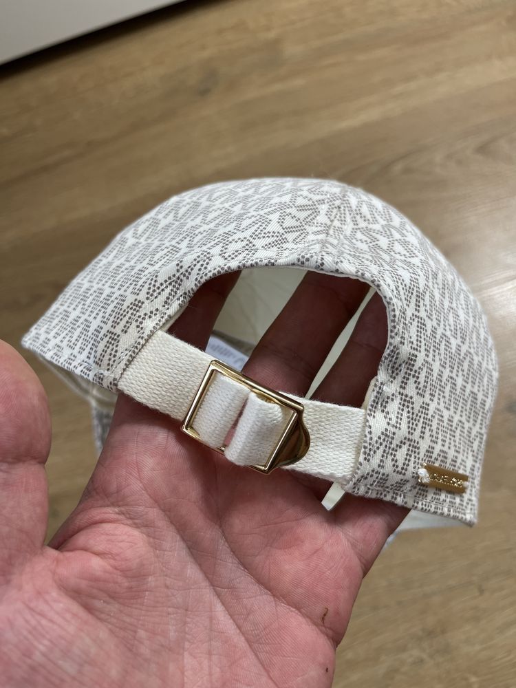 Michael Kors,Calvin Klein,Hugo Boss шапки