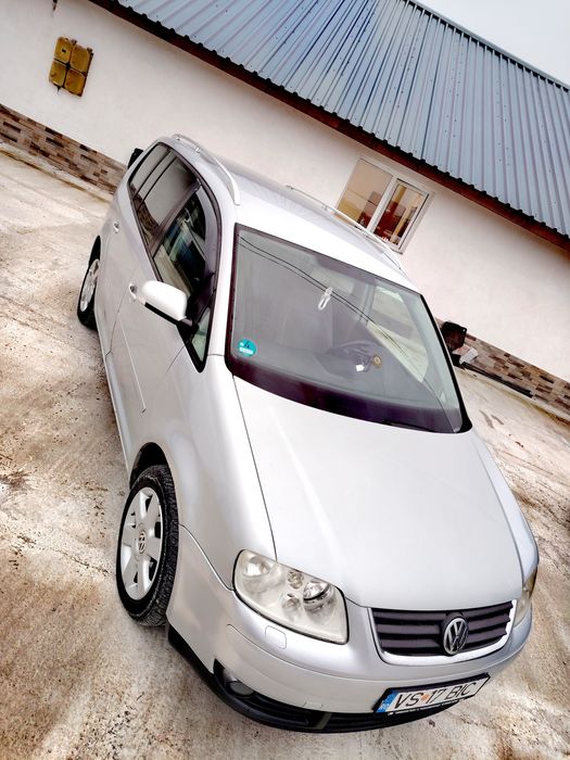 VW Touran 2.0 Tdi 
Manual 6 trepte 
2004 
Clima 2 zone 
Navigație 
Gea