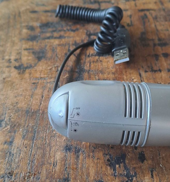 USB прахосмукачка с фенерче мини за компютър и клавиатура сребърна