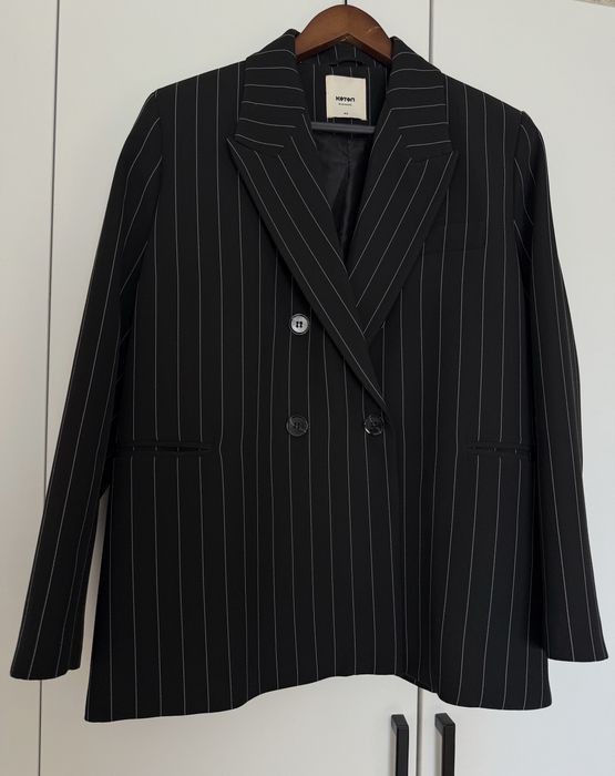 Стильный двубортный пиджак в белую полоску