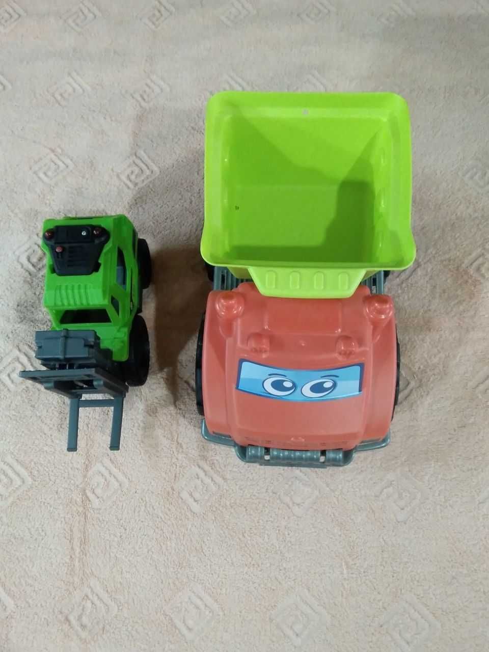 Машины,игрушки детские,есть 2 шт, самосвал,кара,новые