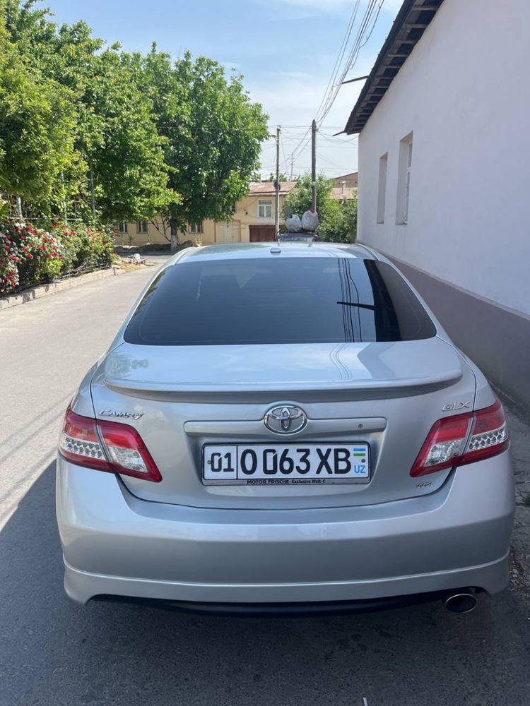 tayota camry ideal holatta qarap haydalgan