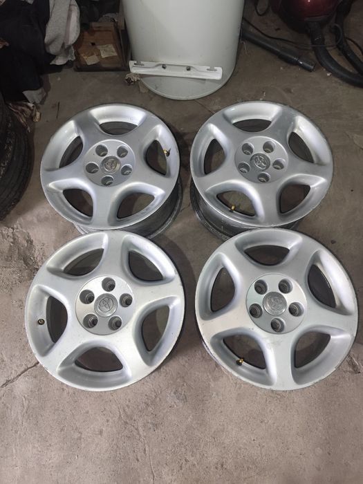 продам диски литые  R16