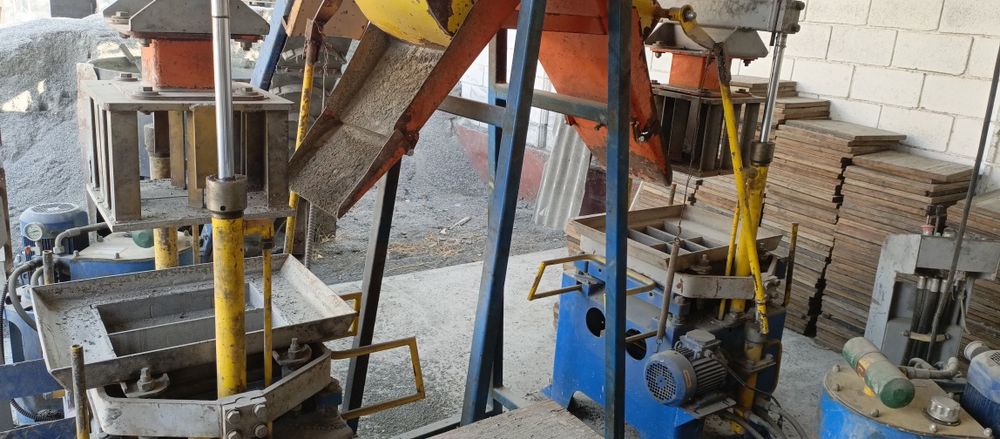 Вибропресс брусчатка ишлаб чиқариш линияси сотилади