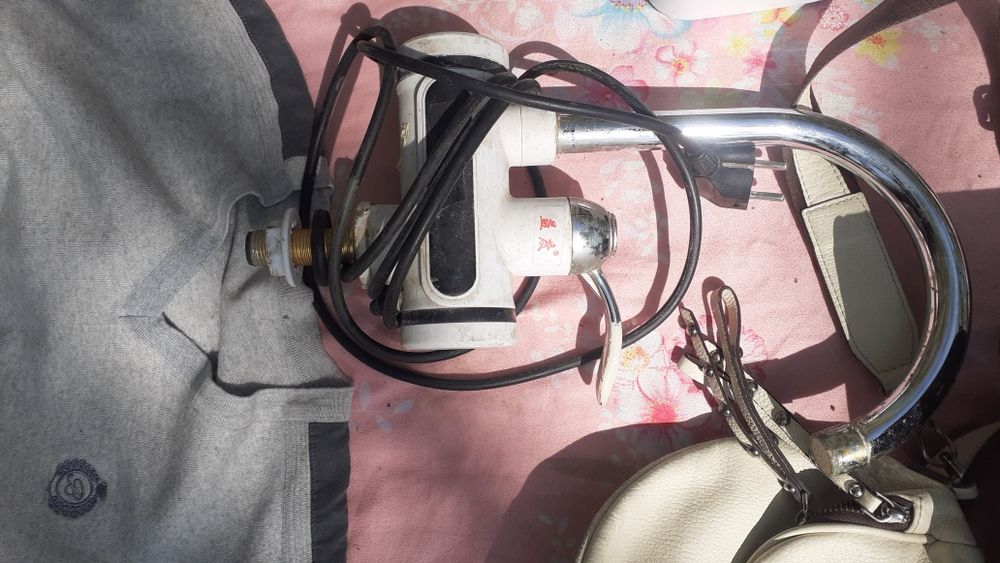 Водонагреватель для умывальника и душевой есть ватсап скину фото