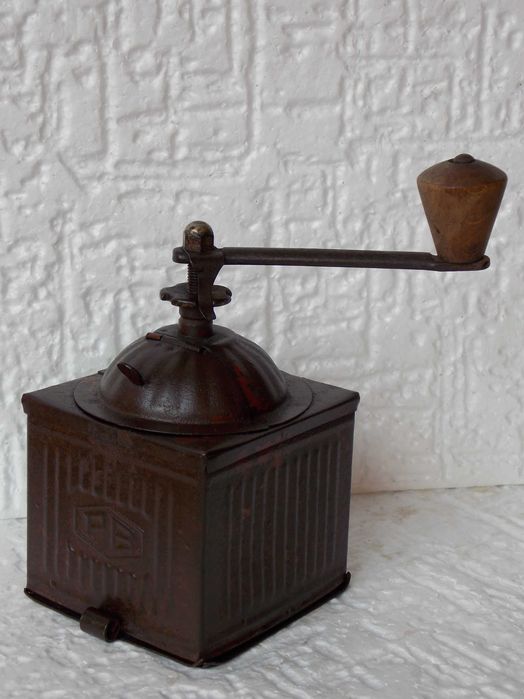 rasnita veche romaneasca,colectie,antichitati,obiecte comuniste,arta