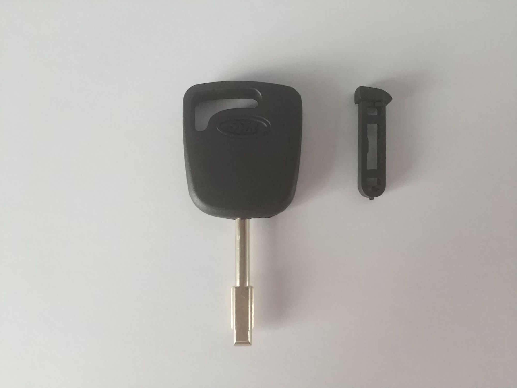 Обикновен ключ за Ford,с място за чип транспондер.