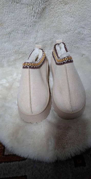 Ugg uri dama imblanite