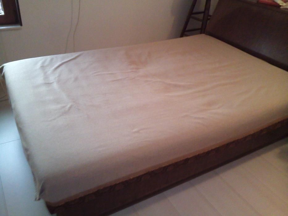 Продавам легло от комплект"Приста" заедно с ракла-витрина и по отделно