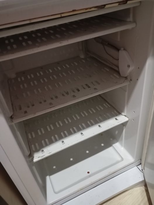 Продам холодильник на запчасти