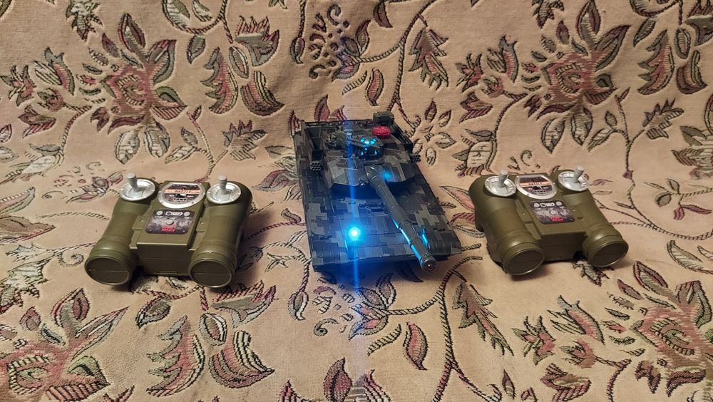 Детский танк на пульте управления