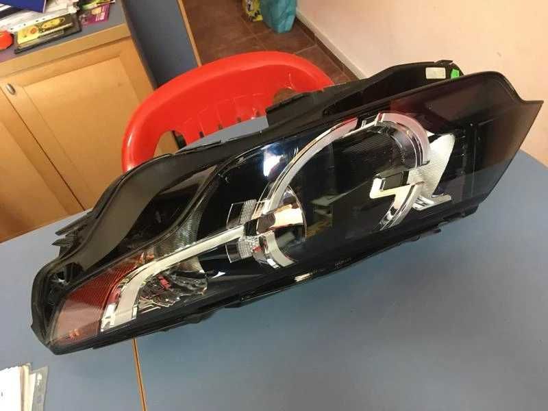 Десни фарове Ксенонов и Халогенен Land Rover Discovery Sport 2015-2019