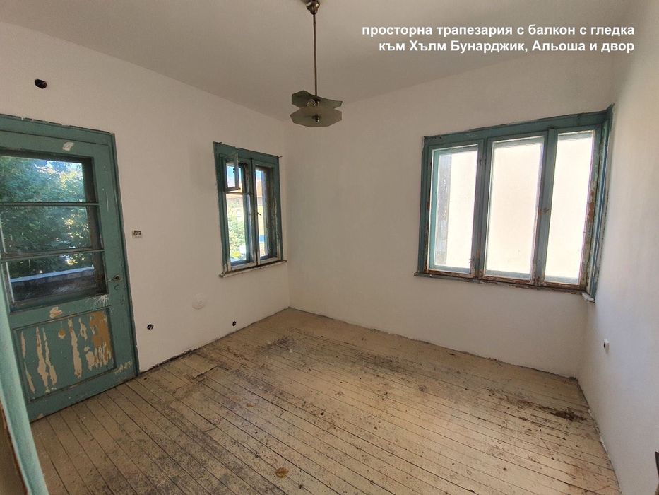 Продава се от собственик - Етаж от къща в Супер център на Пловдив