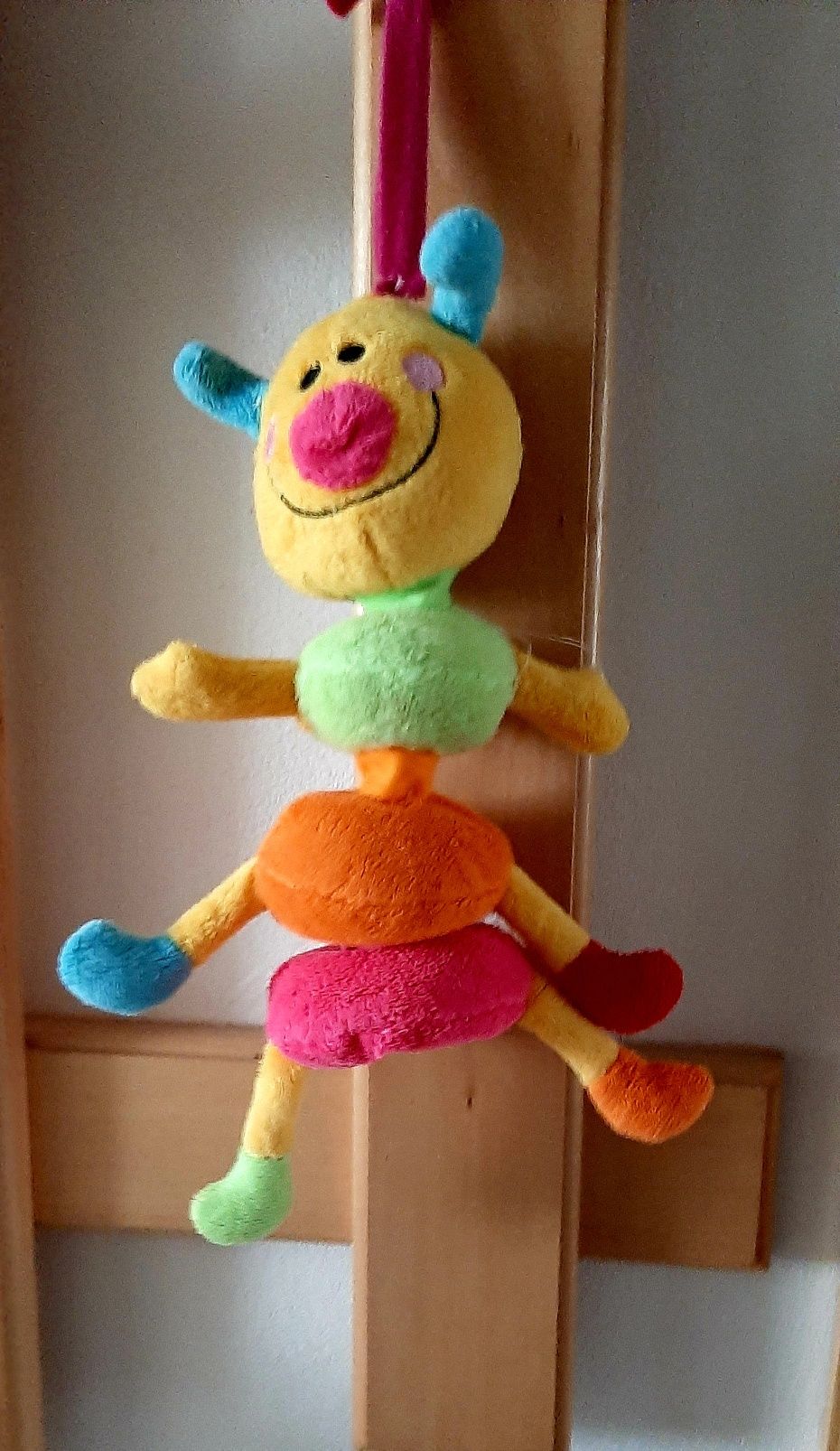 Плюшени играчки и музикални играчки за количка,легло в отличен вид