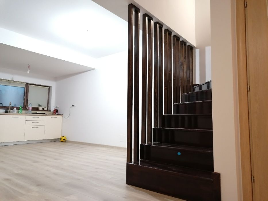 Balustrada interior din lemn masiv