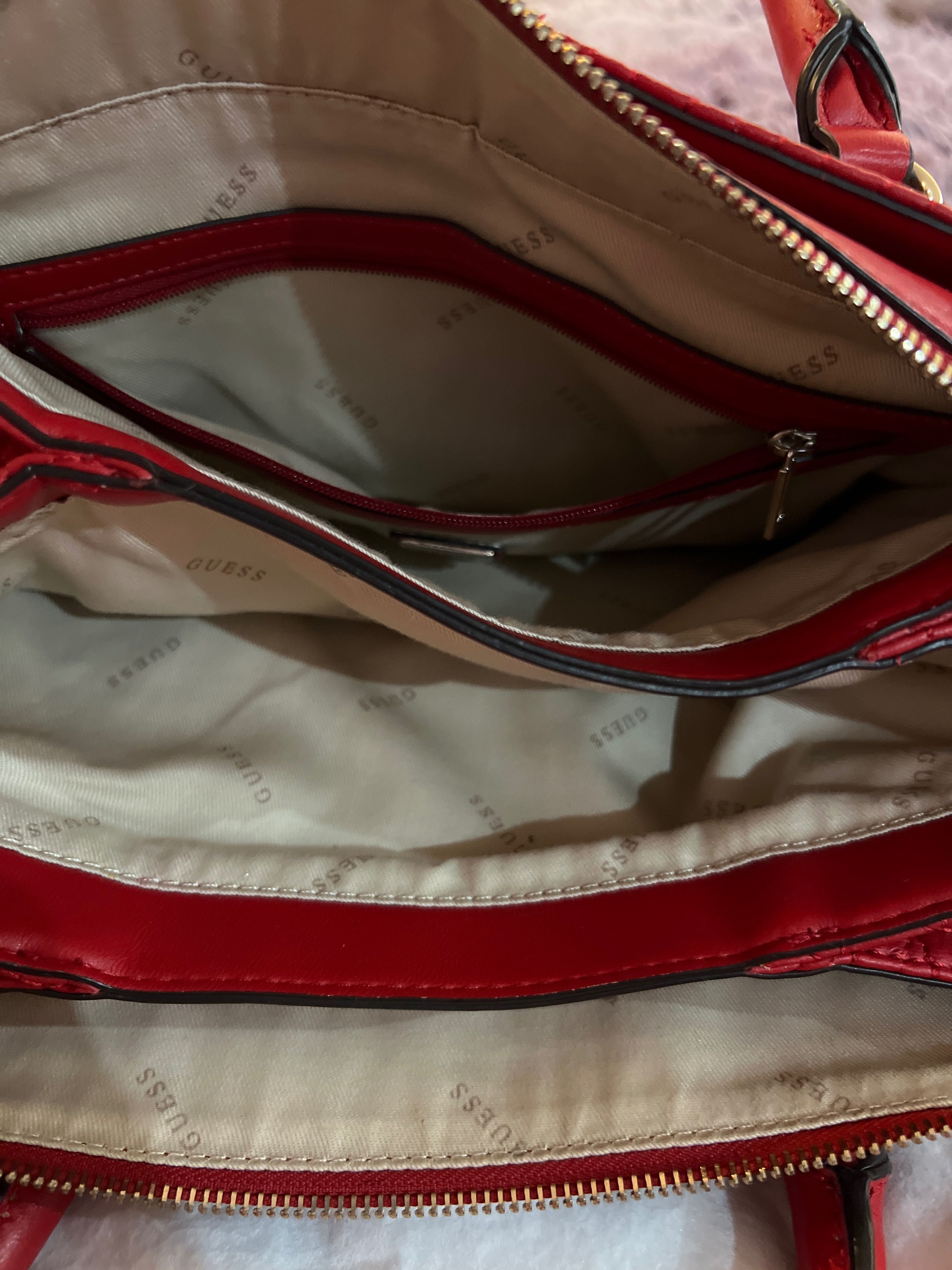 Дамска оригинална чанта Guess