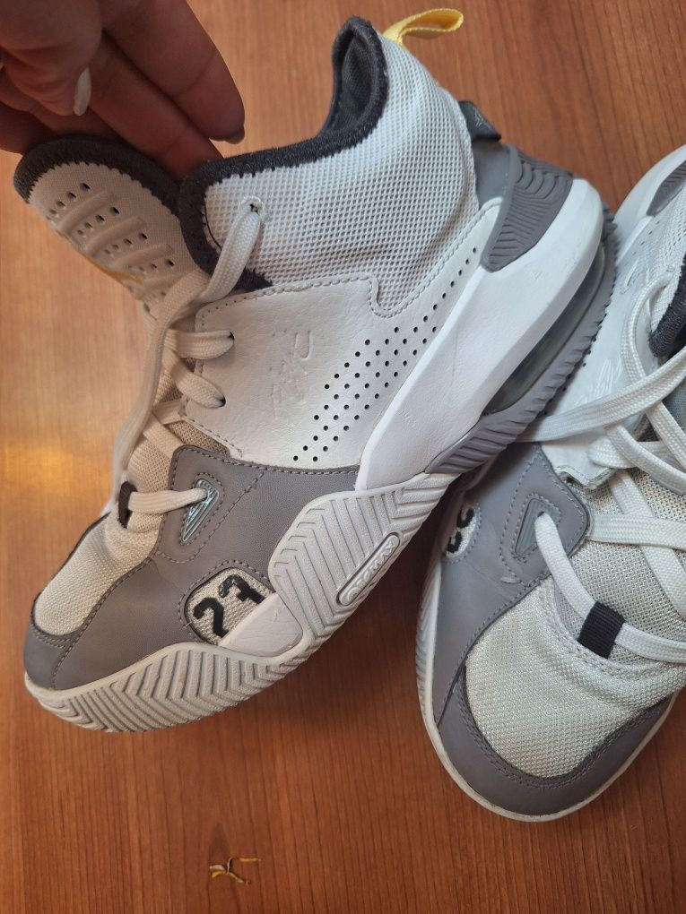 nike jordan stay loyal 2