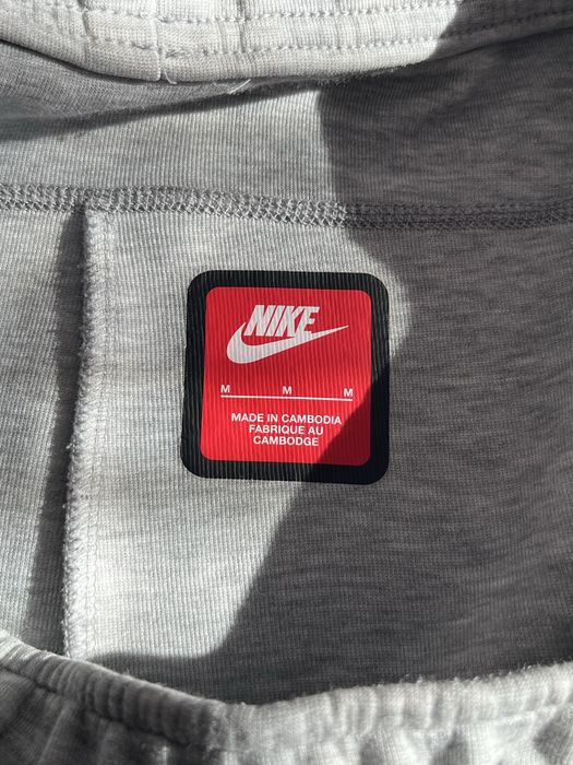 Pantaloni Nike Tech
