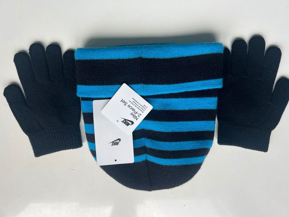 Зимна шапка и ръкавици Nike