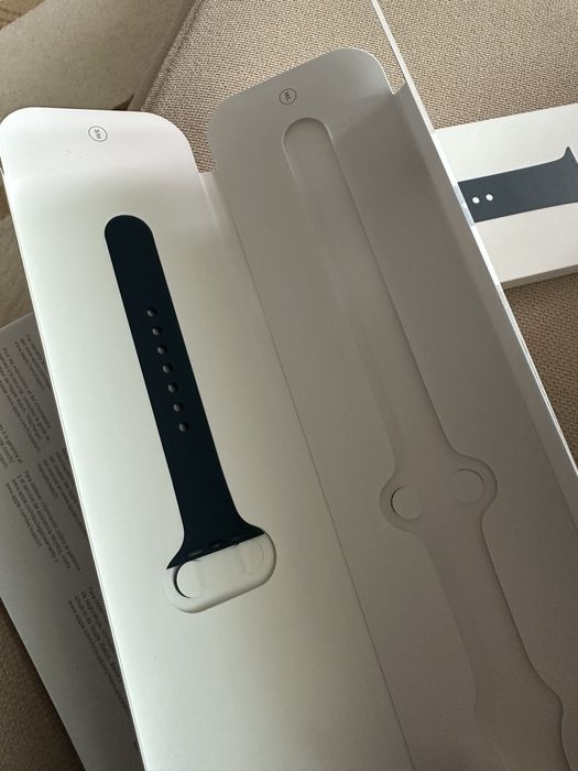 Продавам apple watch 7 45mm GPS син