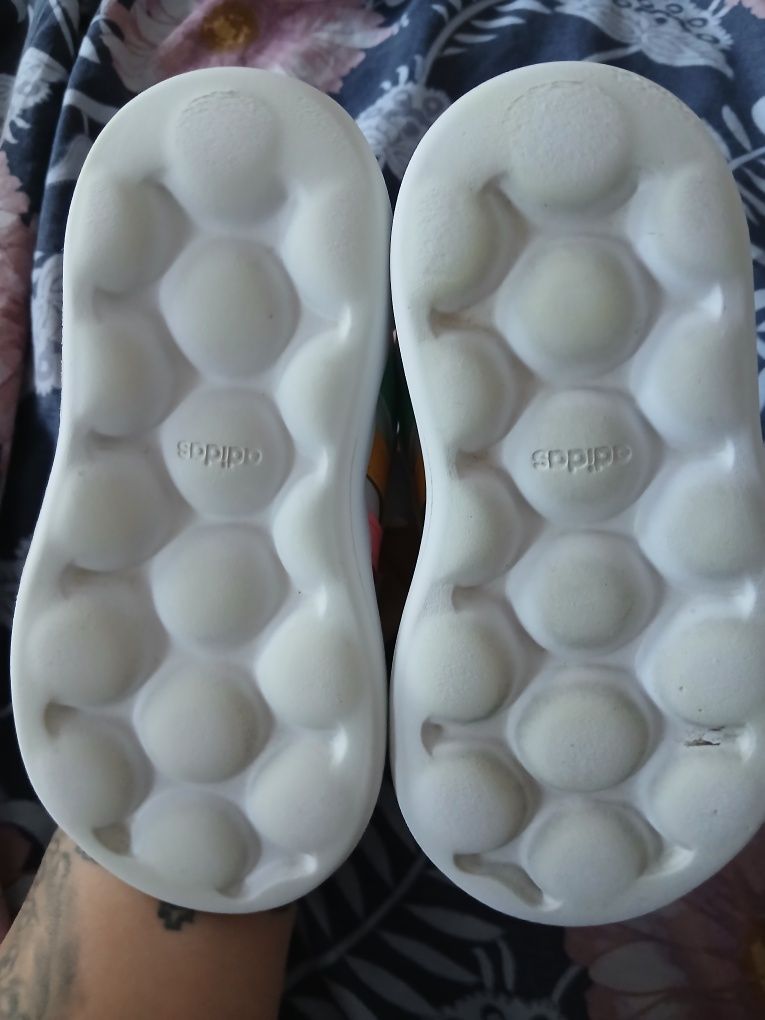 Adidas bubble бели