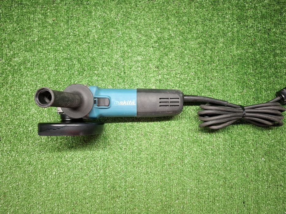Шлайф на Makita 9558NBR