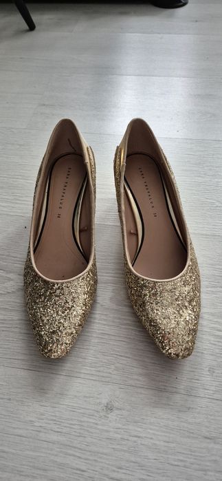 Vand pantofi Zara, aurii,  nr 38